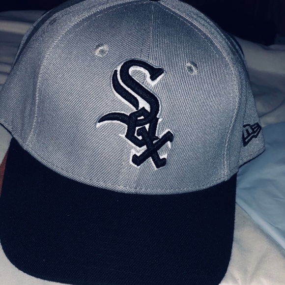 bundle of snapback hats